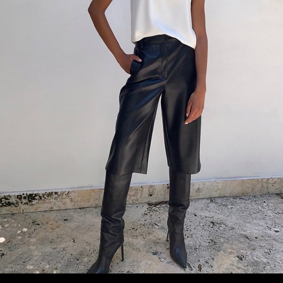 ❗️SOLD❗️ Babaton Long Wide-Leg Short Pants Size 6 - Picture 3 of 12